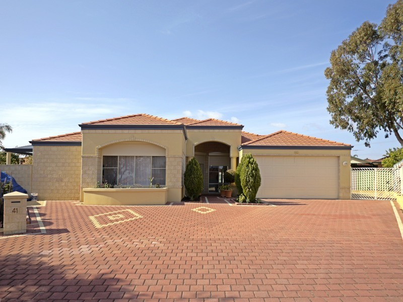 41 Adelphi Court, Marangaroo WA 6064