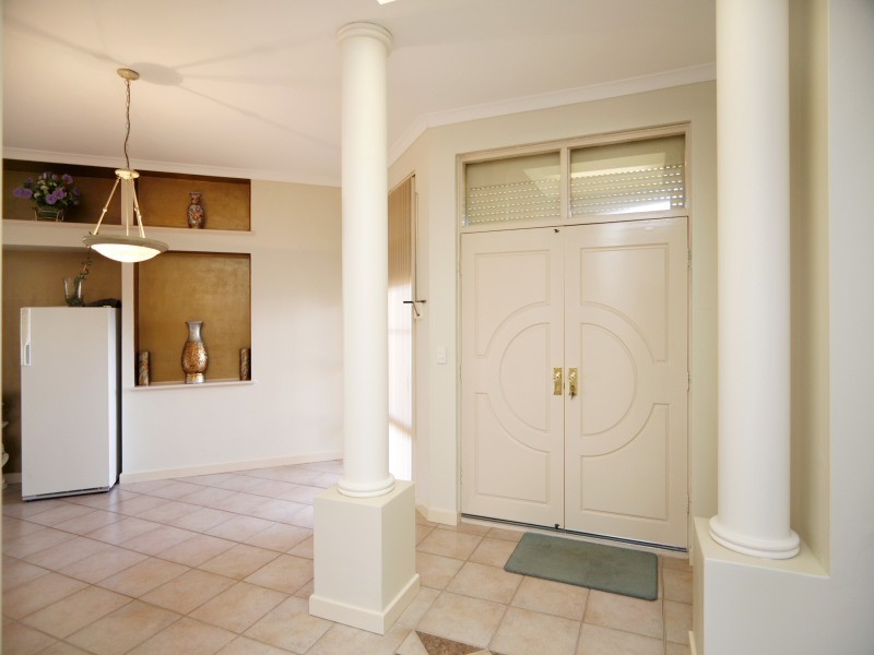 41 Adelphi Court, Marangaroo WA 6064