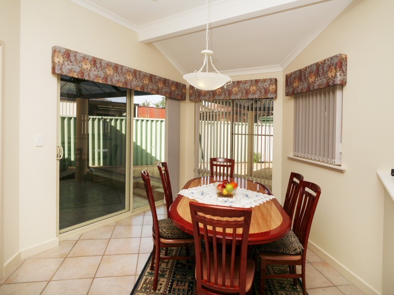 41 Adelphi Court, Marangaroo WA 6064