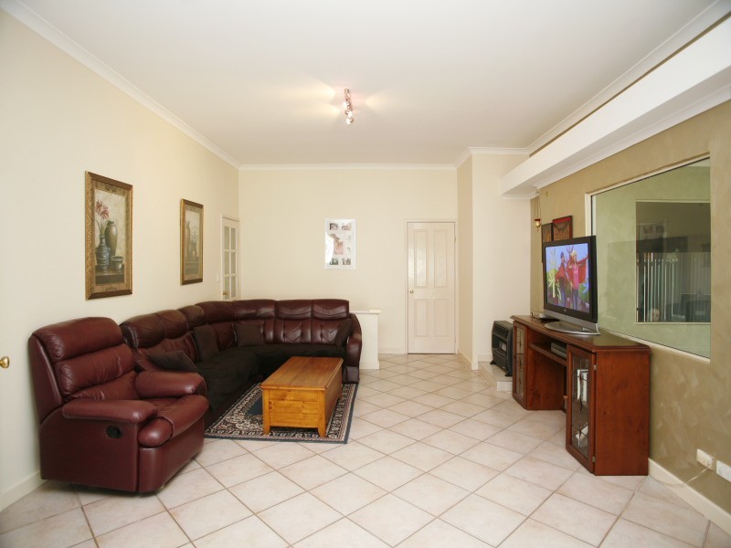 41 Adelphi Court, Marangaroo WA 6064