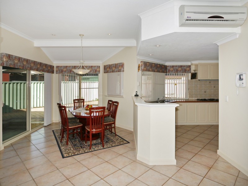 41 Adelphi Court, Marangaroo WA 6064