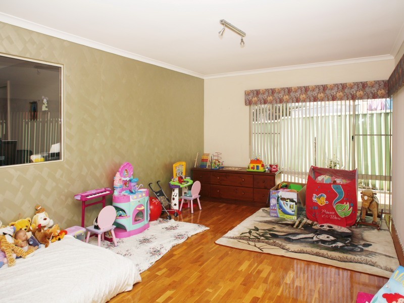 41 Adelphi Court, Marangaroo WA 6064