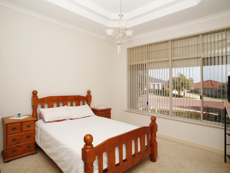 41 Adelphi Court, Marangaroo WA 6064