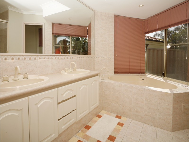 41 Adelphi Court, Marangaroo WA 6064