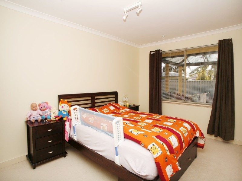 41 Adelphi Court, Marangaroo WA 6064