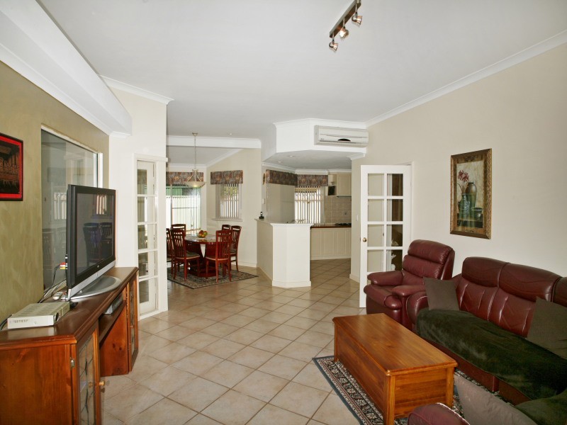 41 Adelphi Court, Marangaroo WA 6064