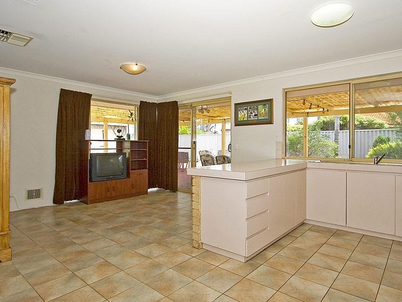 16 Teviot Place, Beechboro WA 6063