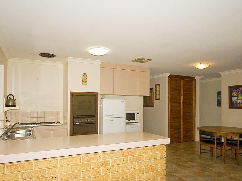 16 Teviot Place, Beechboro WA 6063