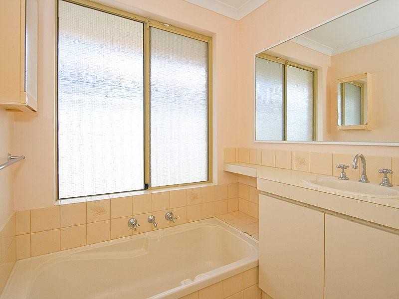 16 Teviot Place, Beechboro WA 6063