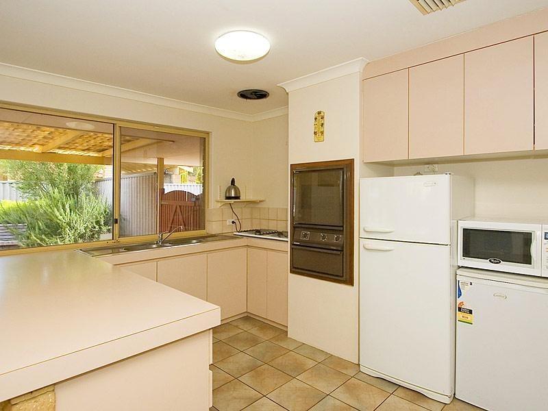 16 Teviot Place, Beechboro WA 6063