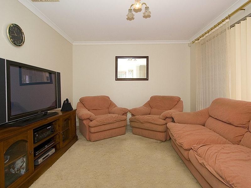 16 Teviot Place, Beechboro WA 6063