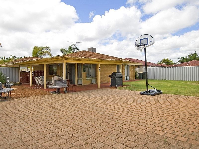 16 Teviot Place, Beechboro WA 6063