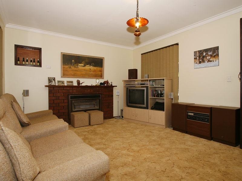 8 Dodds Place, Beechboro WA 6063