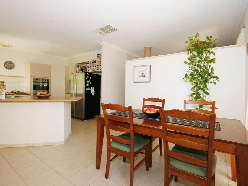 33 Alderhurst Crescent, Bayswater WA 6053