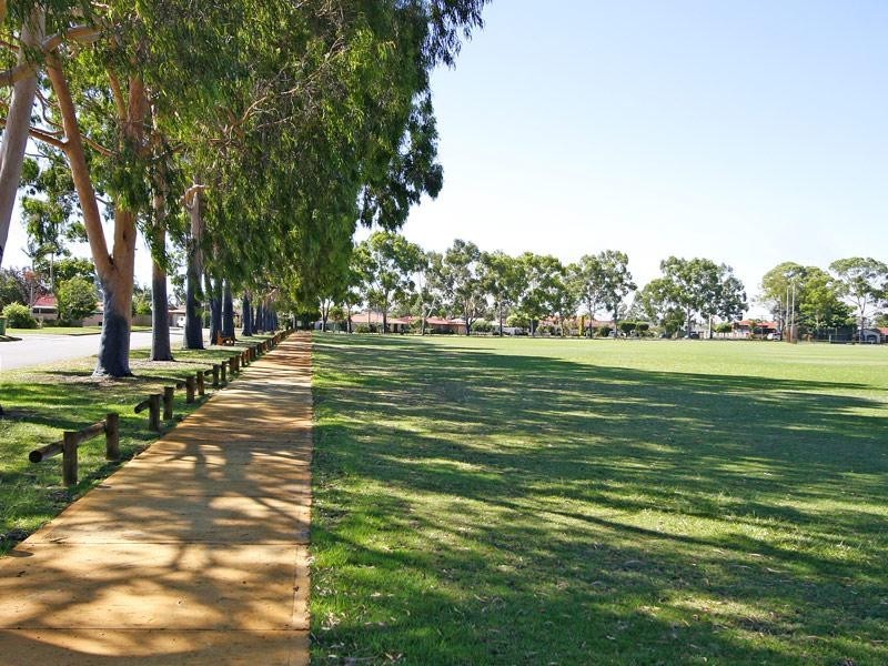 33 Alderhurst Crescent, Bayswater WA 6053