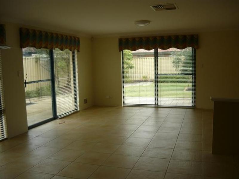 6 Shelduck Crescent, Beechboro WA 6063