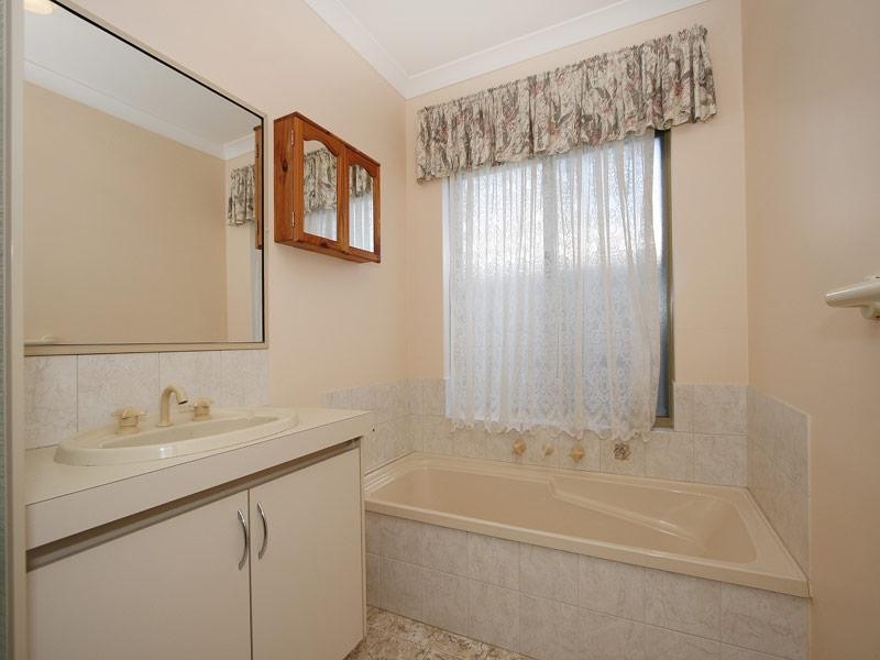 52 Nottingham Gardens, Ballajura WA 6066