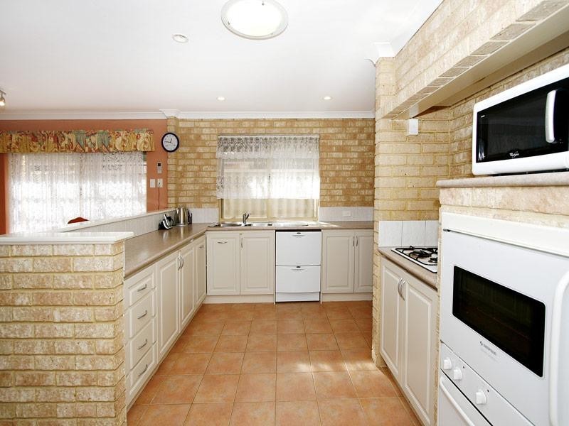 52 Nottingham Gardens, Ballajura WA 6066