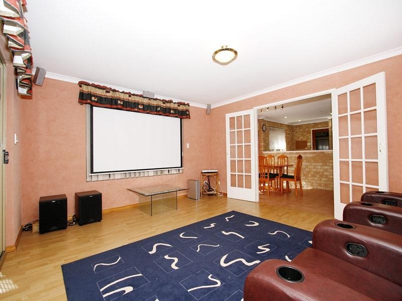 52 Nottingham Gardens, Ballajura WA 6066