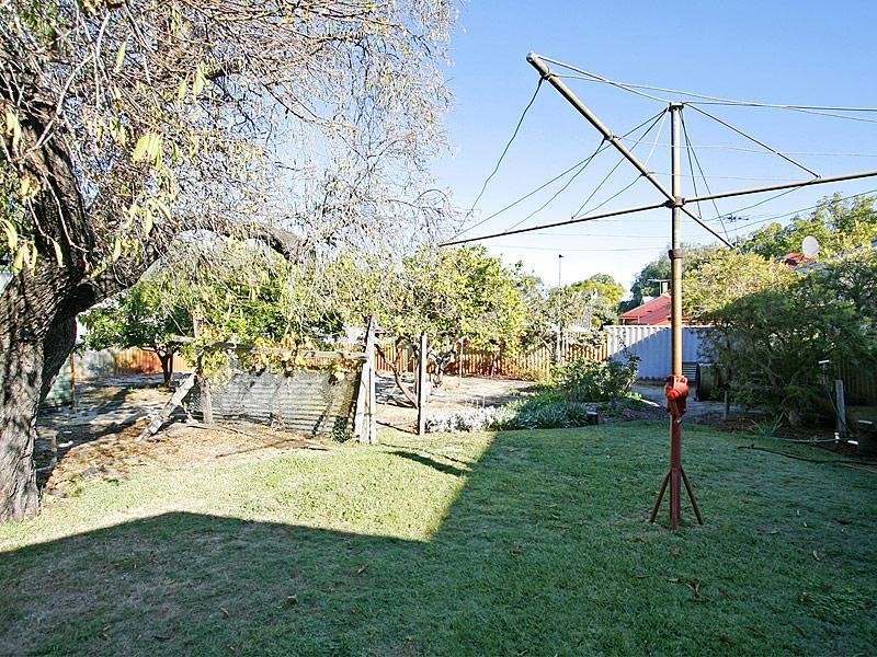 13 River Street, Bassendean WA 6054