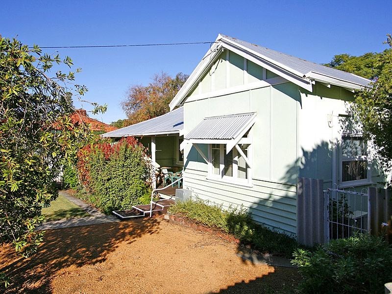 13 River Street, Bassendean WA 6054