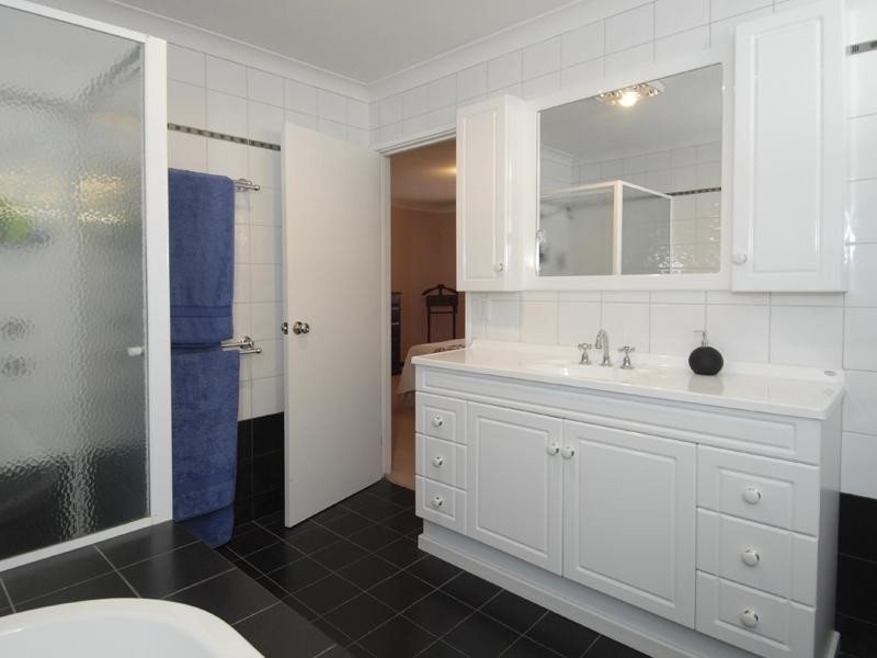 24 Rosewood Crescent, Dianella WA 6059