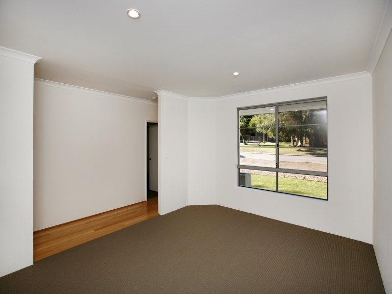 27 Paulett Way, Belmont WA 6104