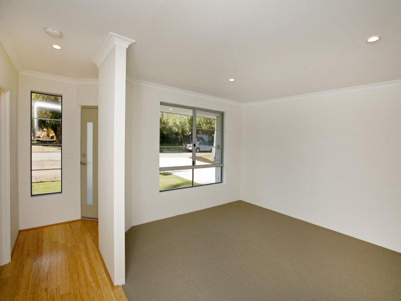 27 Paulett Way, Belmont WA 6104