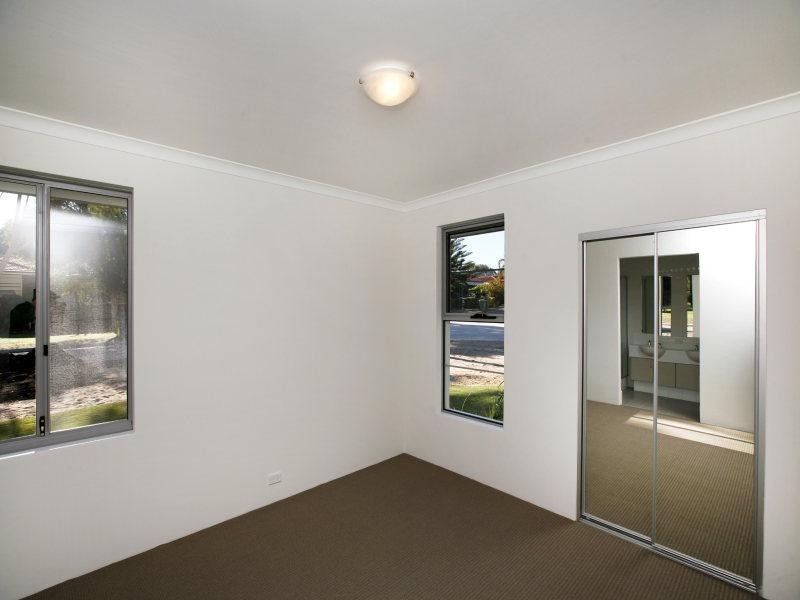 27 Paulett Way, Belmont WA 6104