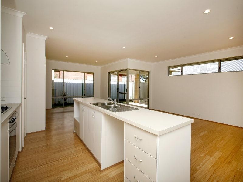 27 Paulett Way, Belmont WA 6104