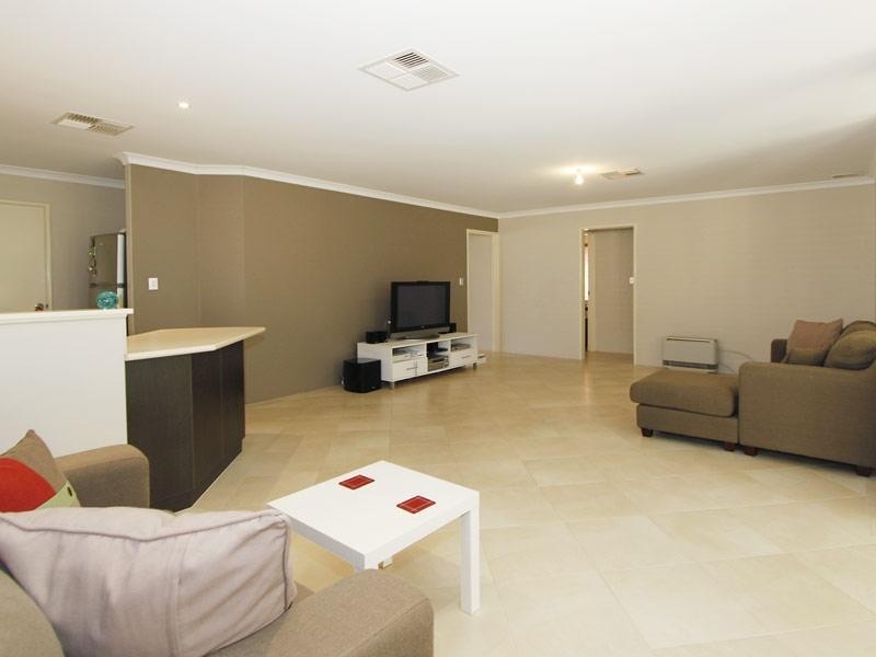 22 Calytrix Crescent, Success WA 6164