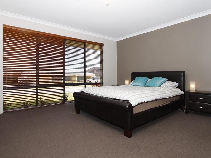 22 Calytrix Crescent, Success WA 6164