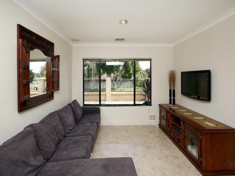 1 Duval Court, Marangaroo WA 6064