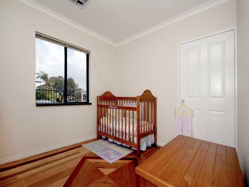 1 Duval Court, Marangaroo WA 6064