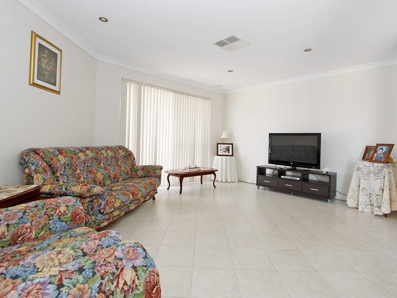 3 Wintergreene Drive, Beechboro WA 6063