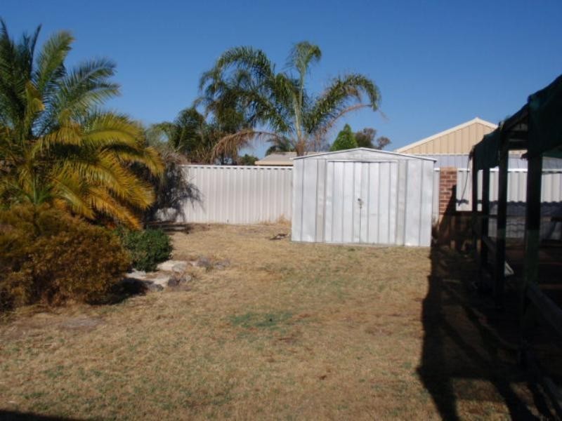 32 Borah Court, Caversham WA 6055