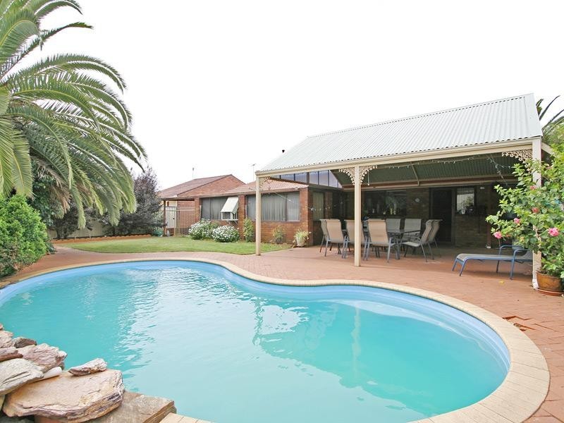 28 Chedworth Way, Eden Hill WA 6054