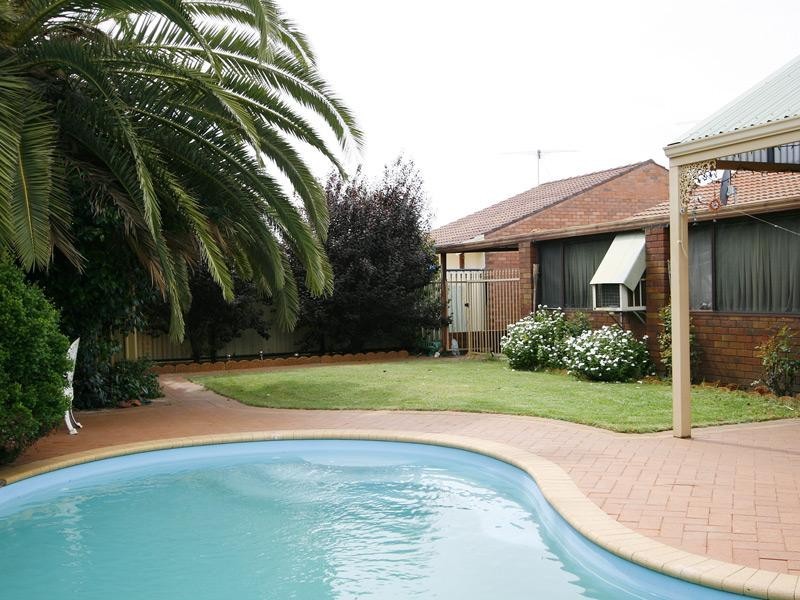 28 Chedworth Way, Eden Hill WA 6054