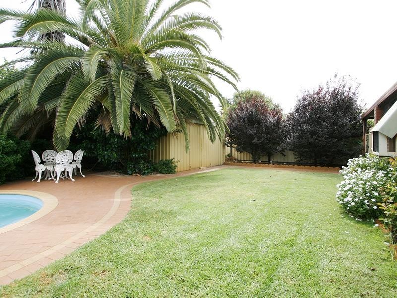 28 Chedworth Way, Eden Hill WA 6054
