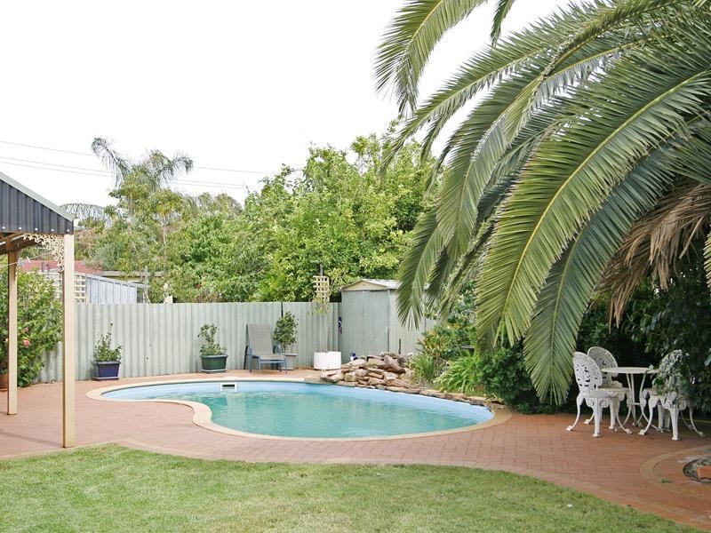 28 Chedworth Way, Eden Hill WA 6054