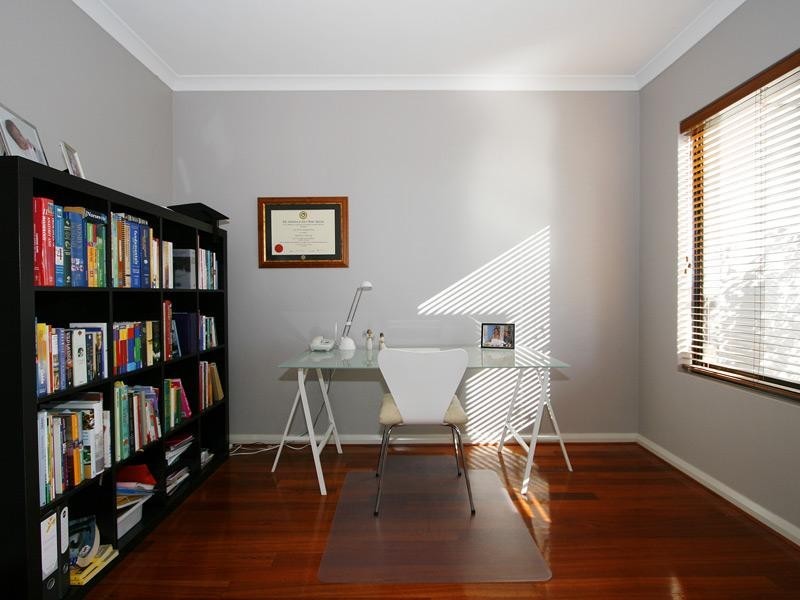 10 Hillsdale Rise, Darch WA 6065