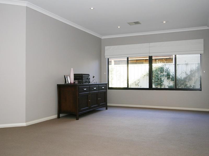 10 Hillsdale Rise, Darch WA 6065