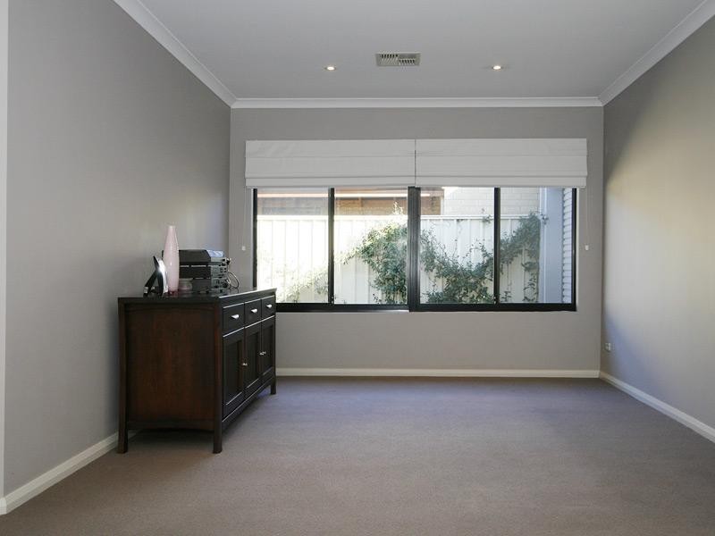 10 Hillsdale Rise, Darch WA 6065