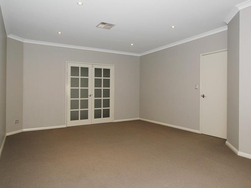 10 Hillsdale Rise, Darch WA 6065