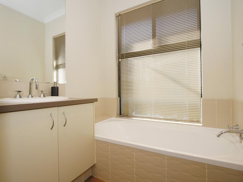 10 Hillsdale Rise, Darch WA 6065