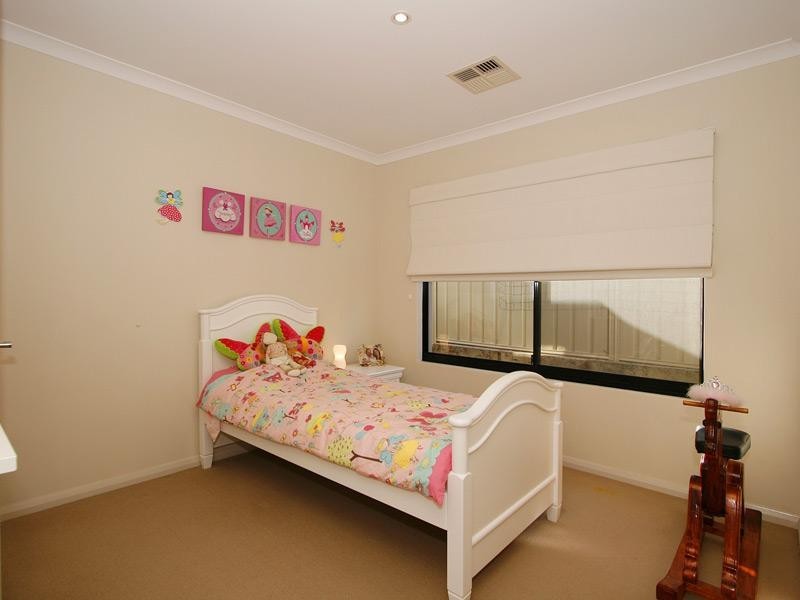 10 Hillsdale Rise, Darch WA 6065