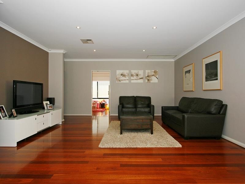 10 Hillsdale Rise, Darch WA 6065