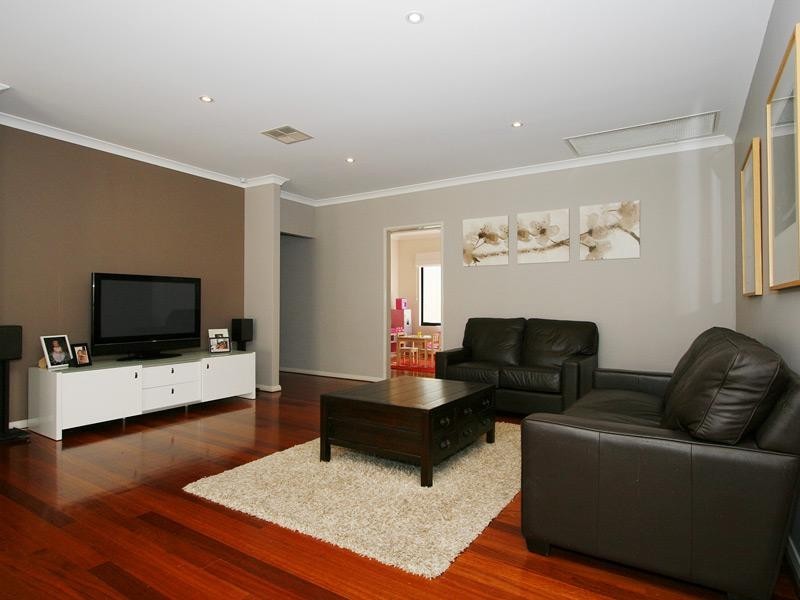 10 Hillsdale Rise, Darch WA 6065