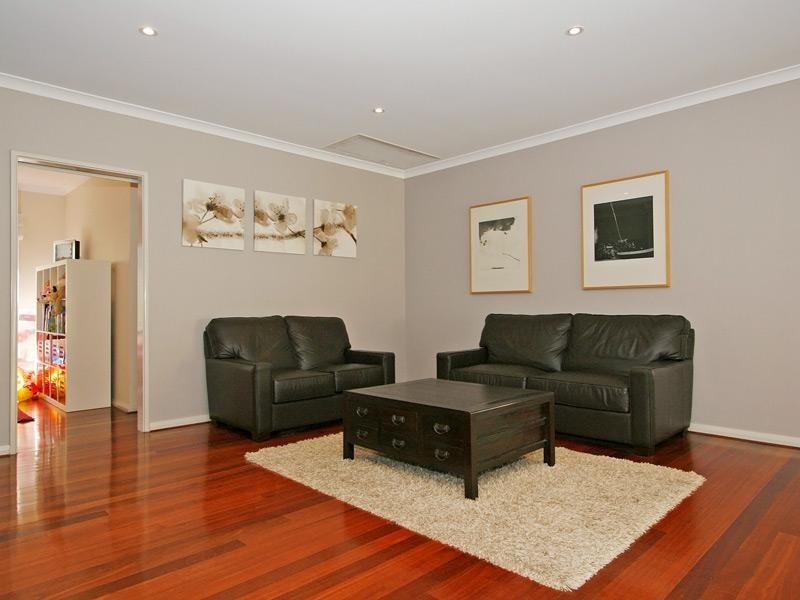 10 Hillsdale Rise, Darch WA 6065