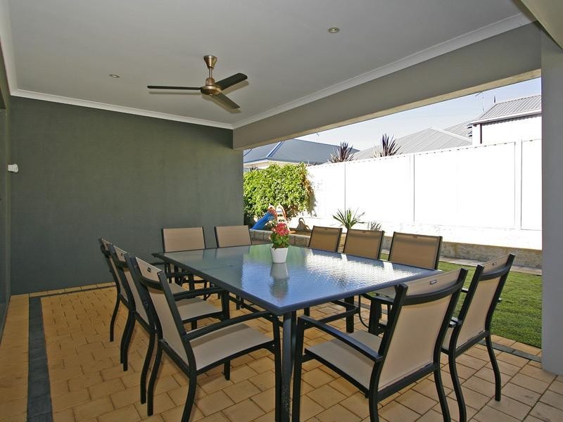 10 Hillsdale Rise, Darch WA 6065